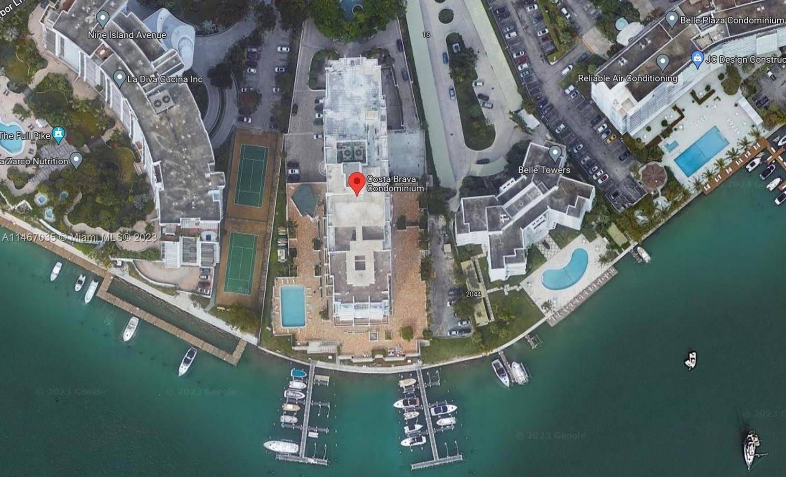 JUST REDUCED 250K ! Welcome to your dream condo in Miami Beach !