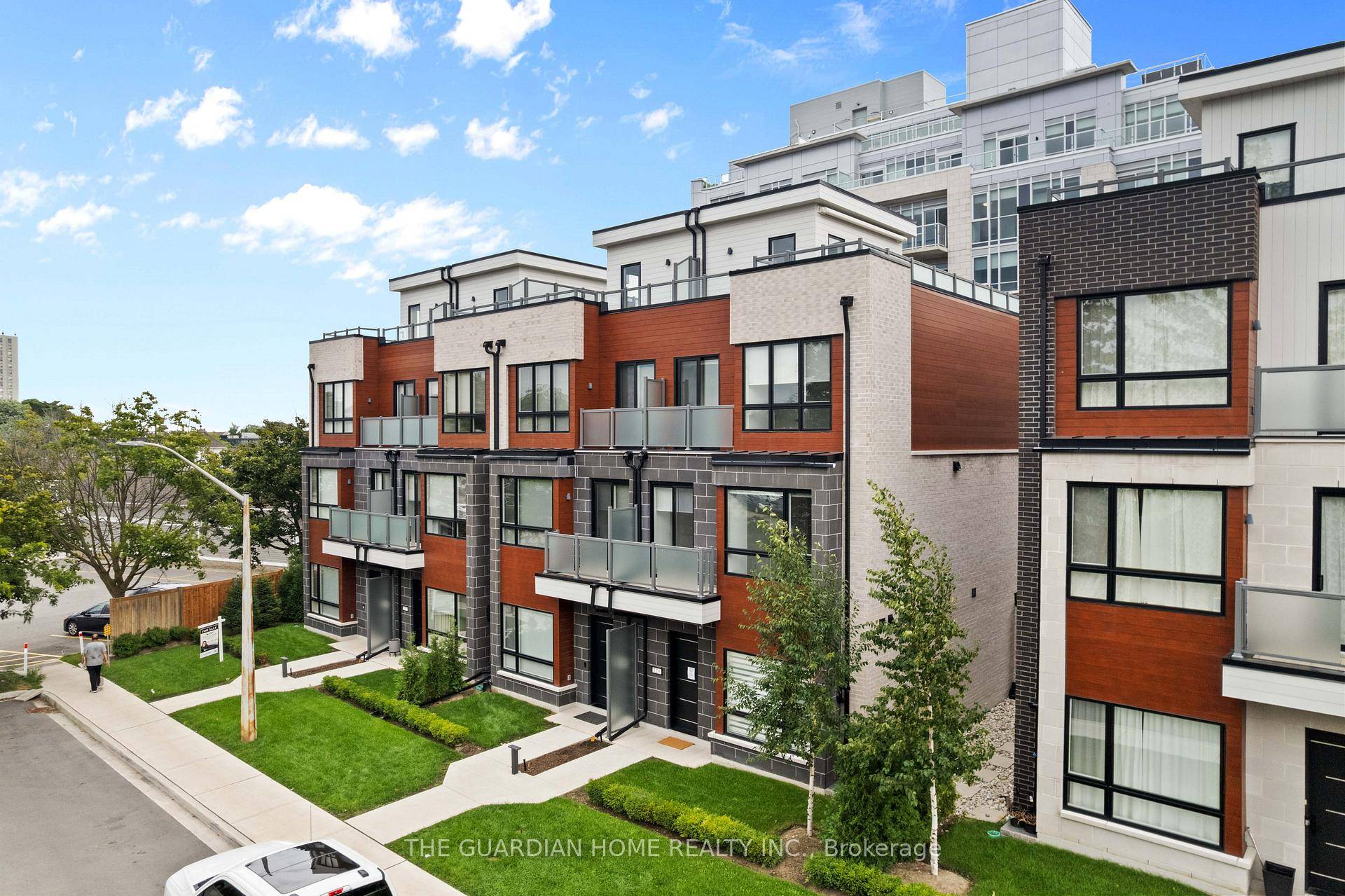 Experience the epitome of luxury living in this stunning 3 1 bedroom, 5 bathroom townhome situated in the coveted lakeside community of Port Credit.