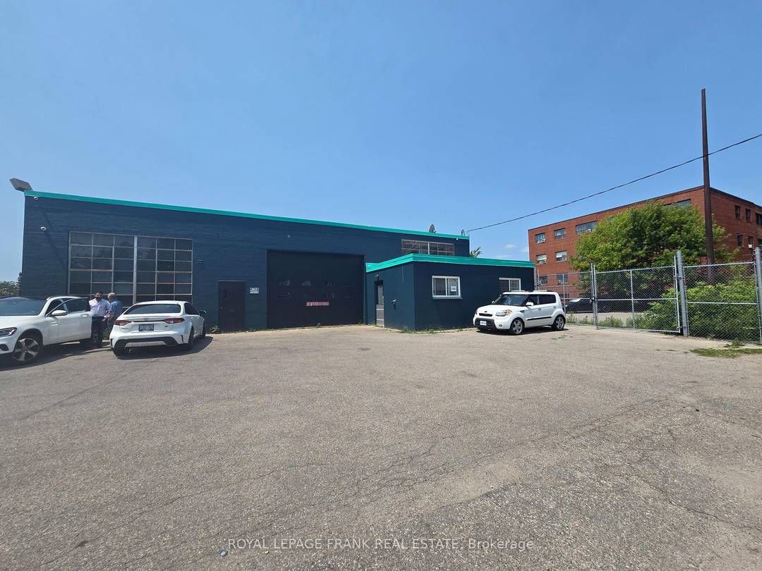 Clear span. Industrial building 11, 400 sq.