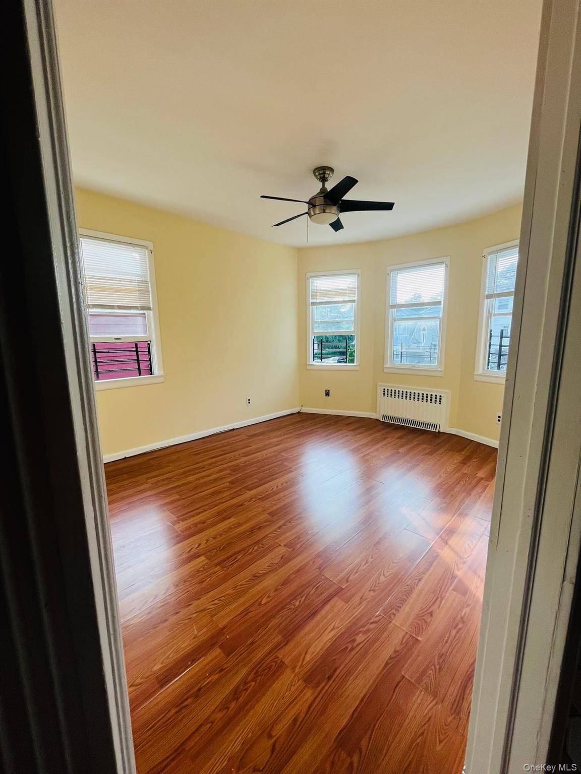 Welcome to this beautifully maintained apartment featuring four spacious bedrooms and two full bathrooms.