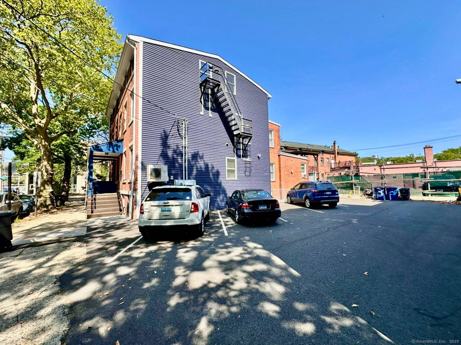 Located in the heart of New Haven's vibrant Wooster Square neighborhood, this beautifully maintained brick 3 unit multifamily building is a prime investment opportunity.