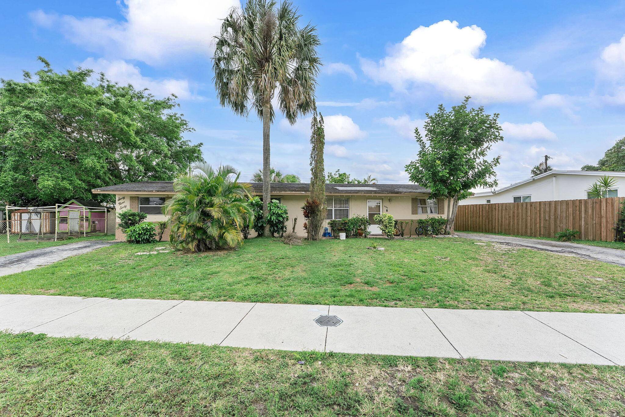 Duplex offering two spacious 2 bedroom, 1 bathroom units.