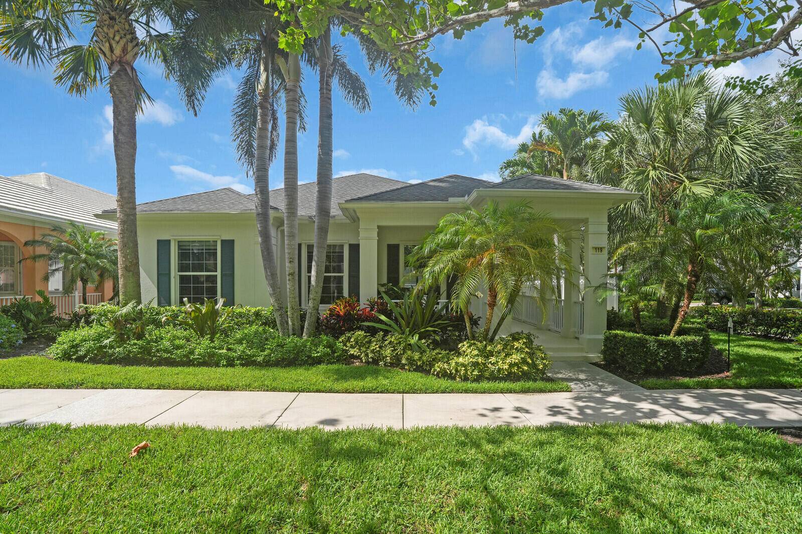 Welcome to 119 Bellefontaine Lane, a modern oasis nestled in the heart of Jupiter, FL.