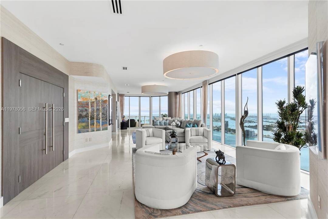 A top floor true penthouse at 2020 N Bayshore Drive, PH4702 offers unobstructed 360 views of Biscayne Bay, Miami Beach, and the Miami skyline from the 47th floor.