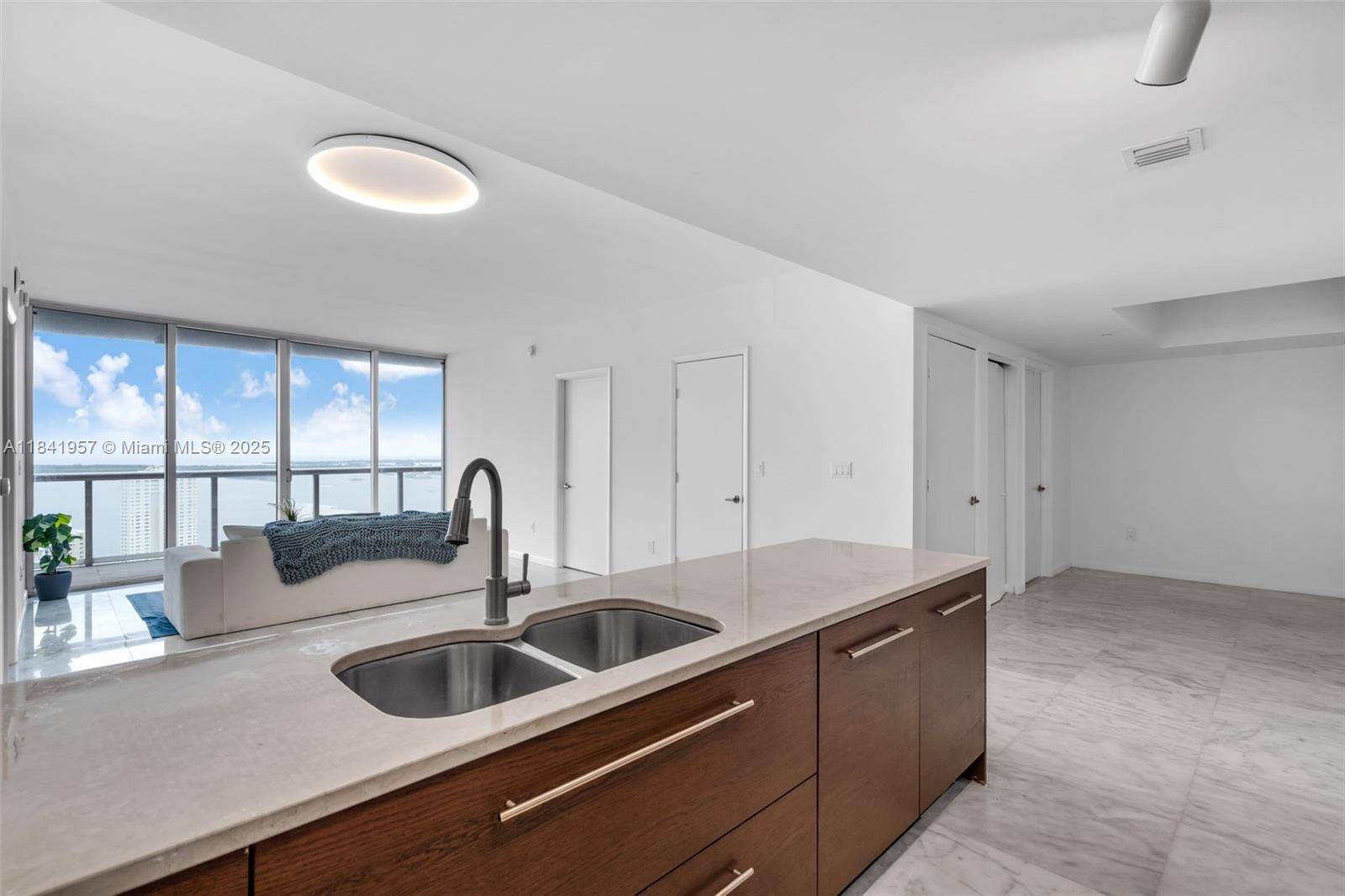 Enjoy breathtaking views of Brickell Key and Biscayne Bay from this spacious 35th floor residence at Icon, Brickell, located next to the luxurious W Miami 5 star resort.