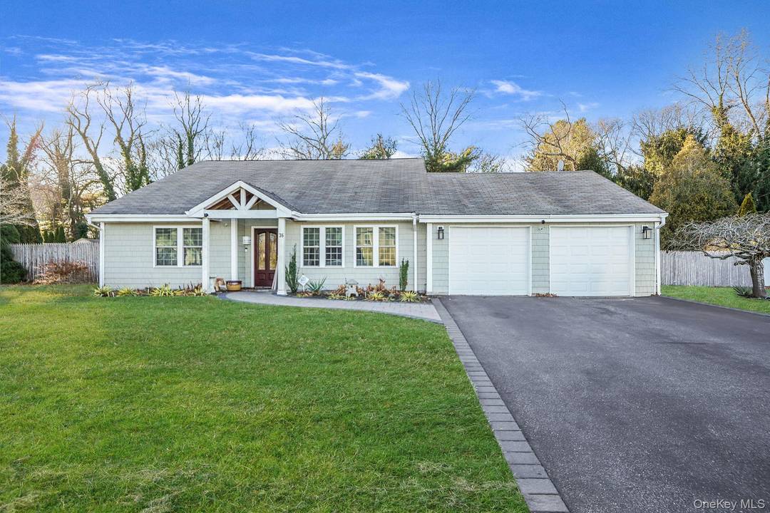 Welcome to 36 American Avenue in the heart of Coram !