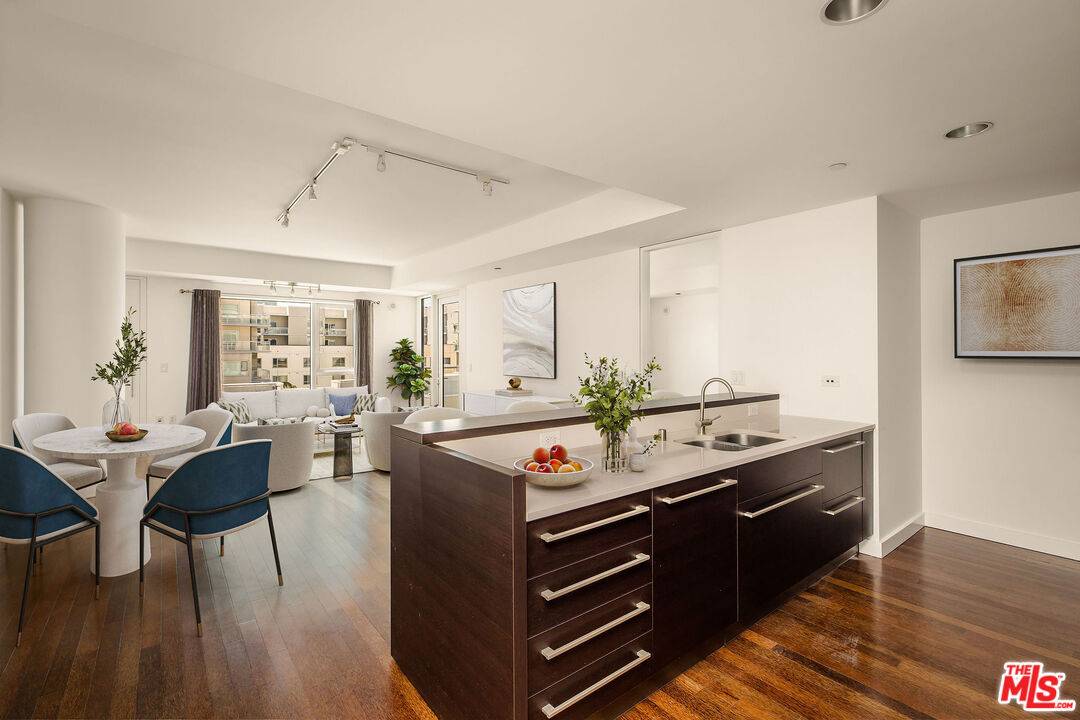 6250   Hollywood Blvd 1BR Hollywood Hills East La