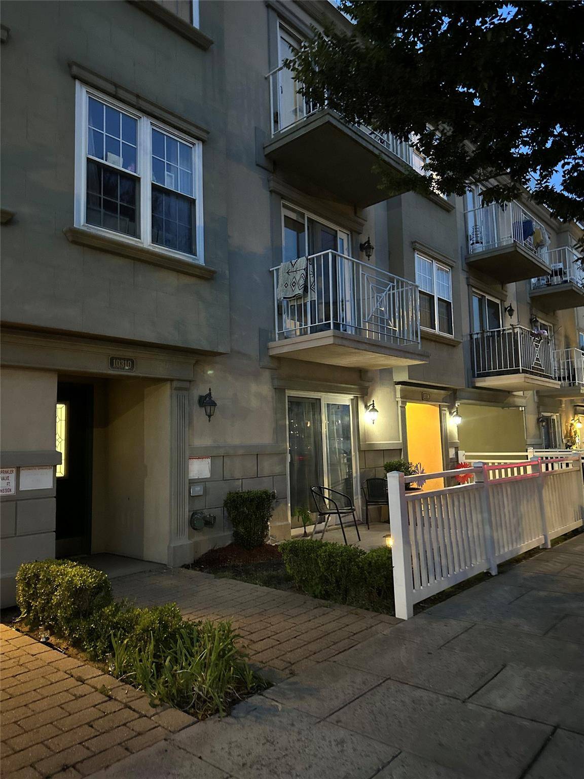 Welcome to beachside living at its finest !