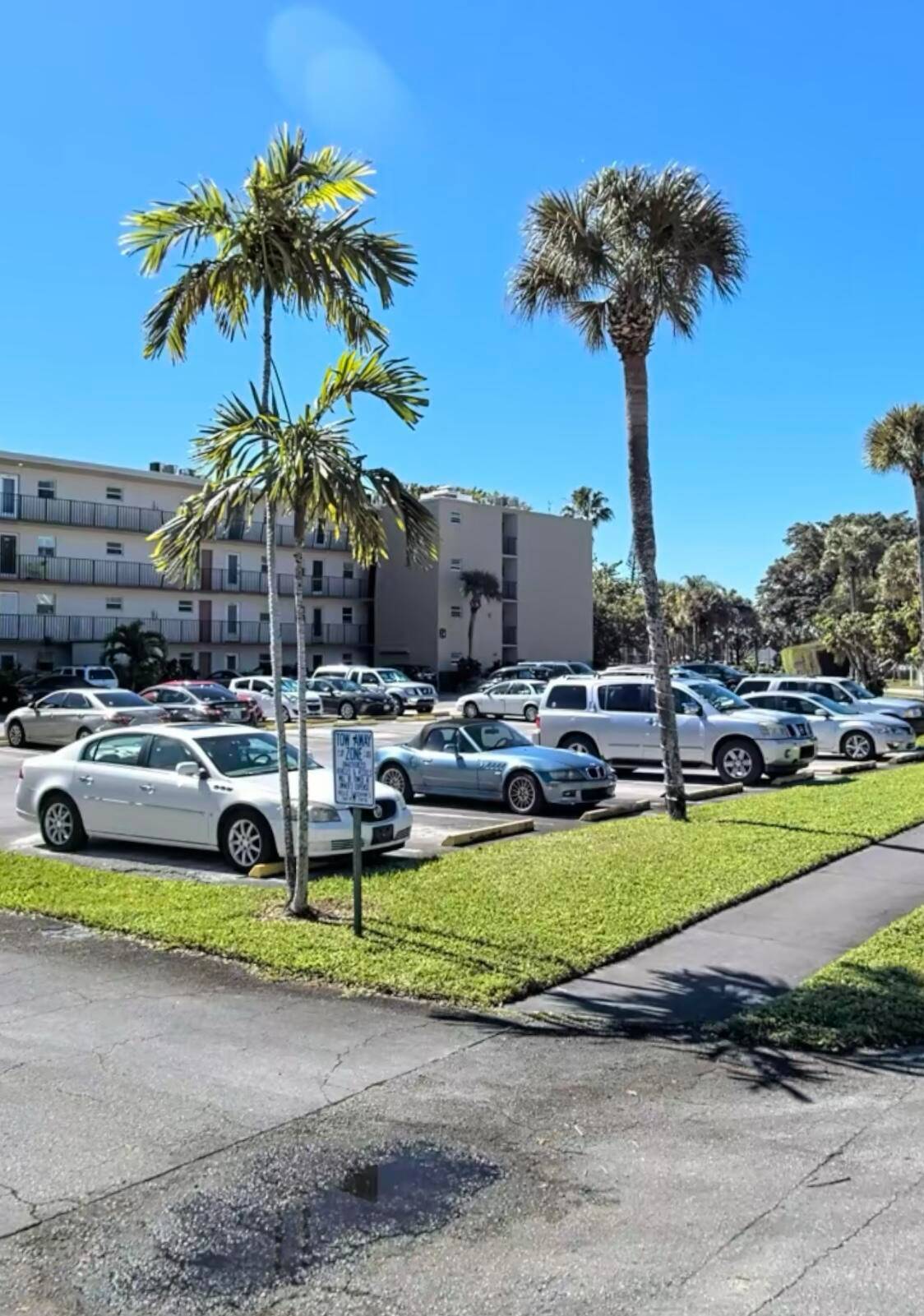BEAUTIFUL FULLY RENOVATED BEAUTIFUL 1 BED 1.