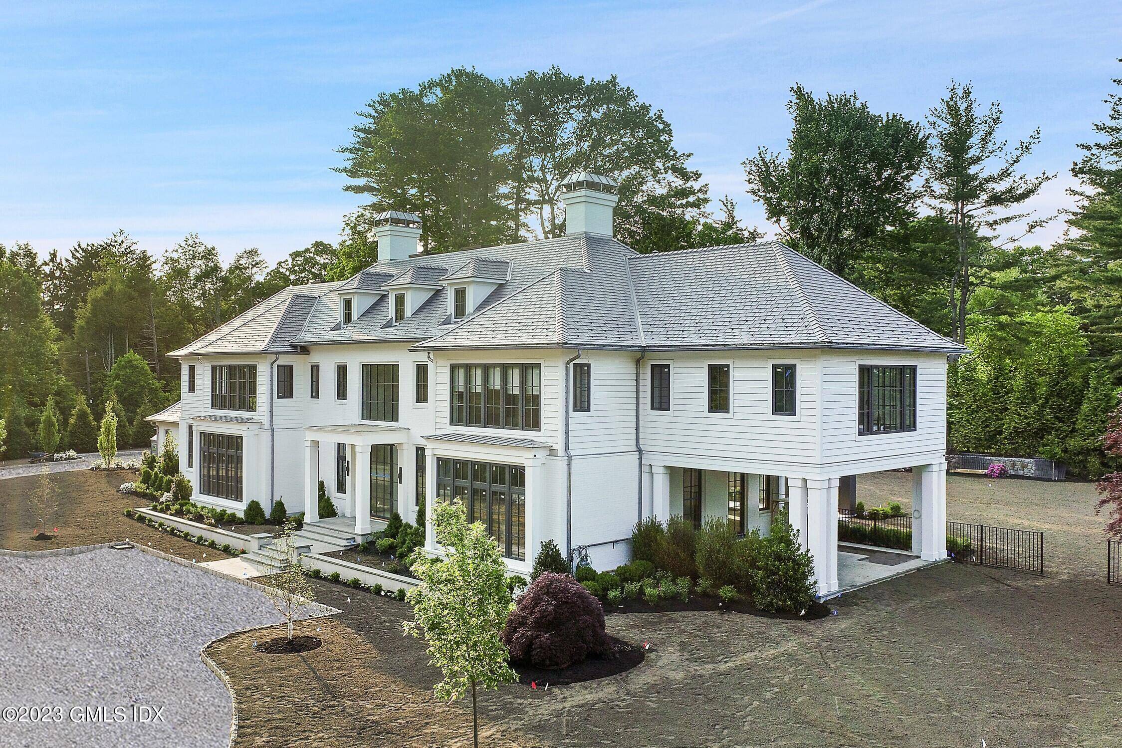 This Deer Park Association, Brick and Clapboard, Georgian Colonial has been meticulously crafted by local Hobi Award winning developer, continuing to raise the bar for the finest living in Greenwich ...