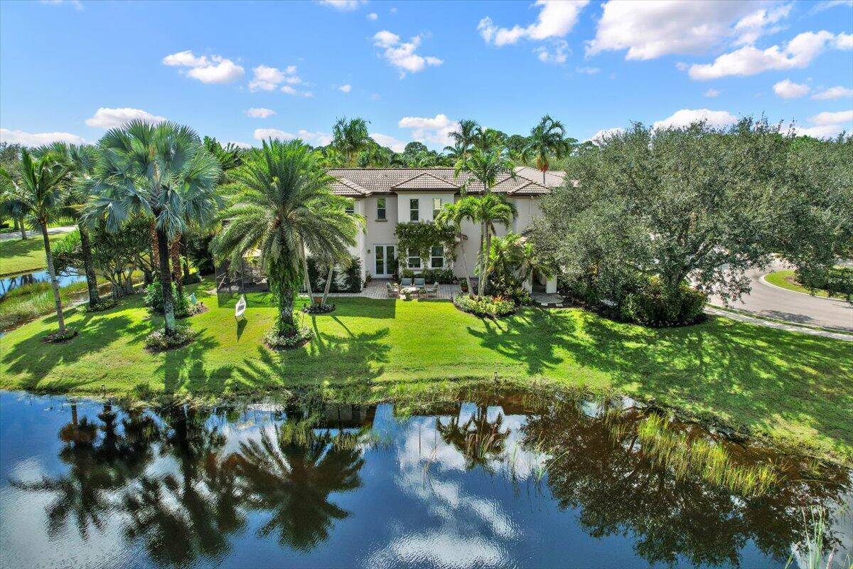 This is a Wow House with One of The Most Breathtaking Backyard Wrap Around Lake Views in All of Evergrene, Perfectly Situated at The End of a Cul De Sac.