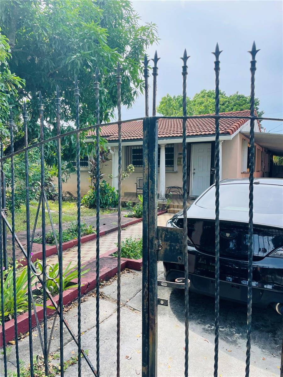 AS IS Single Family Home with 2 bedrooms, 1 bathroom in a Great Location close to the New Miami Freedom Park Stadium Park, Airport, Downtown, Biscayne Blvd amp ; more ...