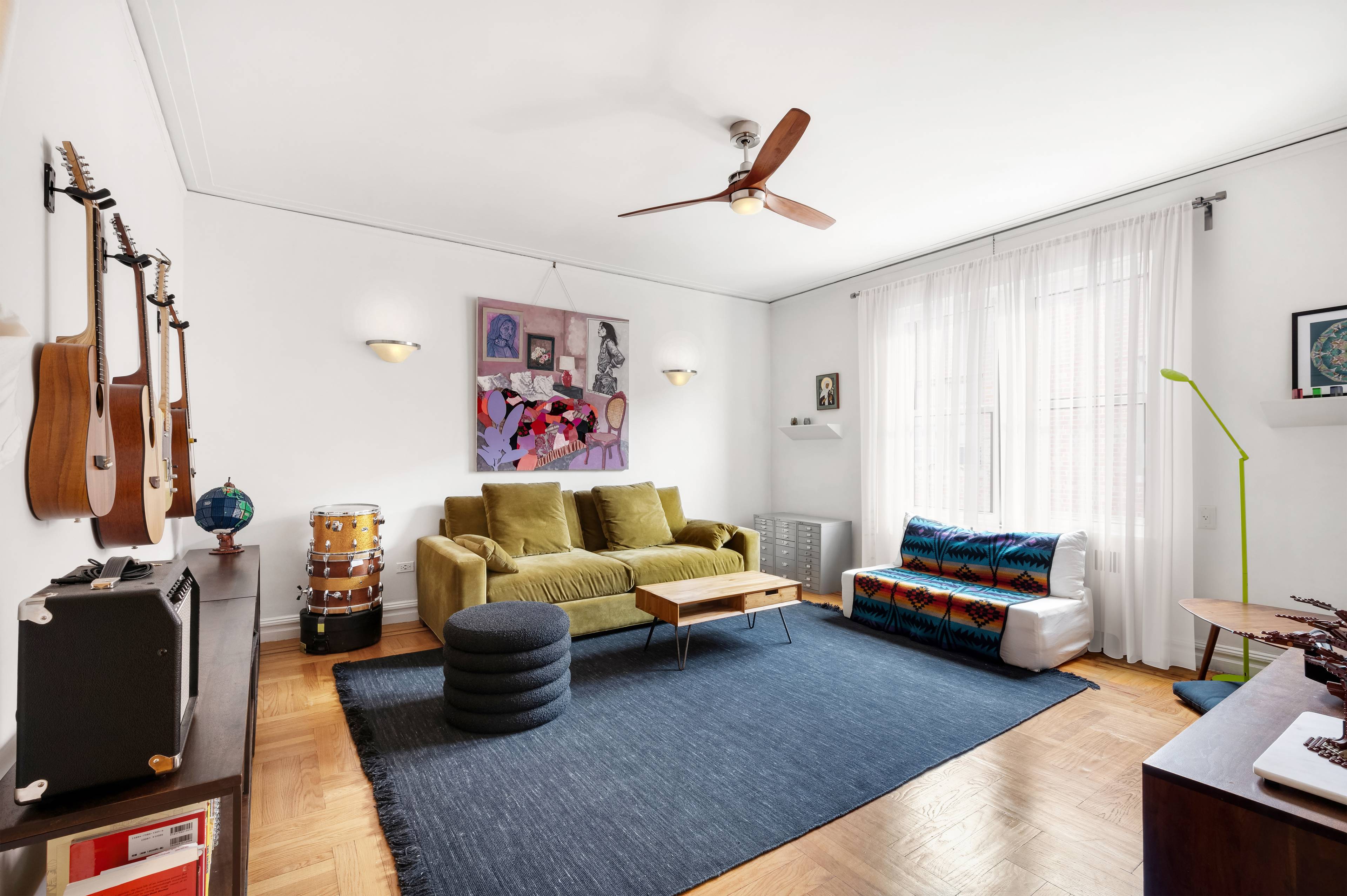 NEW TO MARKET ! The SUN SOAKED TOP floor, LOW maintenance Inwood one bedroom we've all been waiting for, nestled only a block from the A Express, glorious weekly farmer's ...