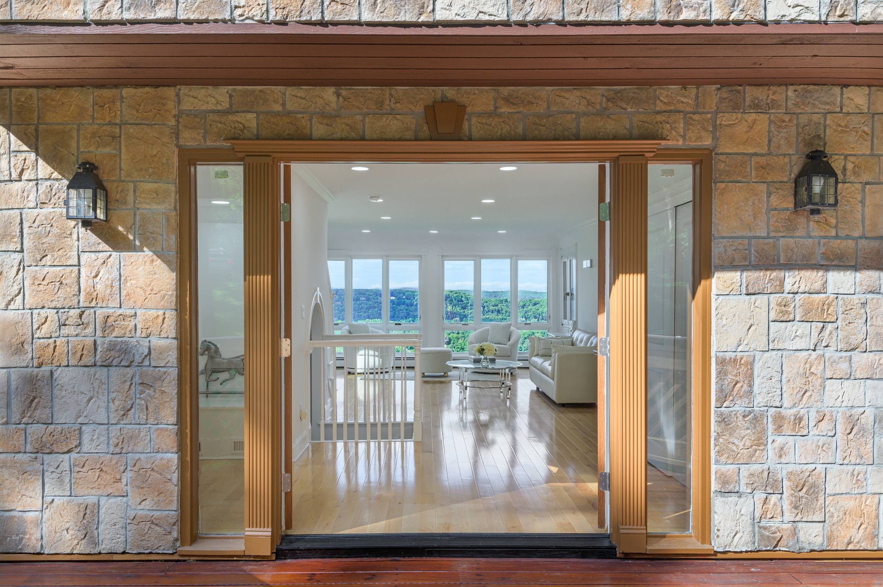 Be captivated by spectacular views of Lake Mamanasco and beyond from this stunning Modern Retreat.