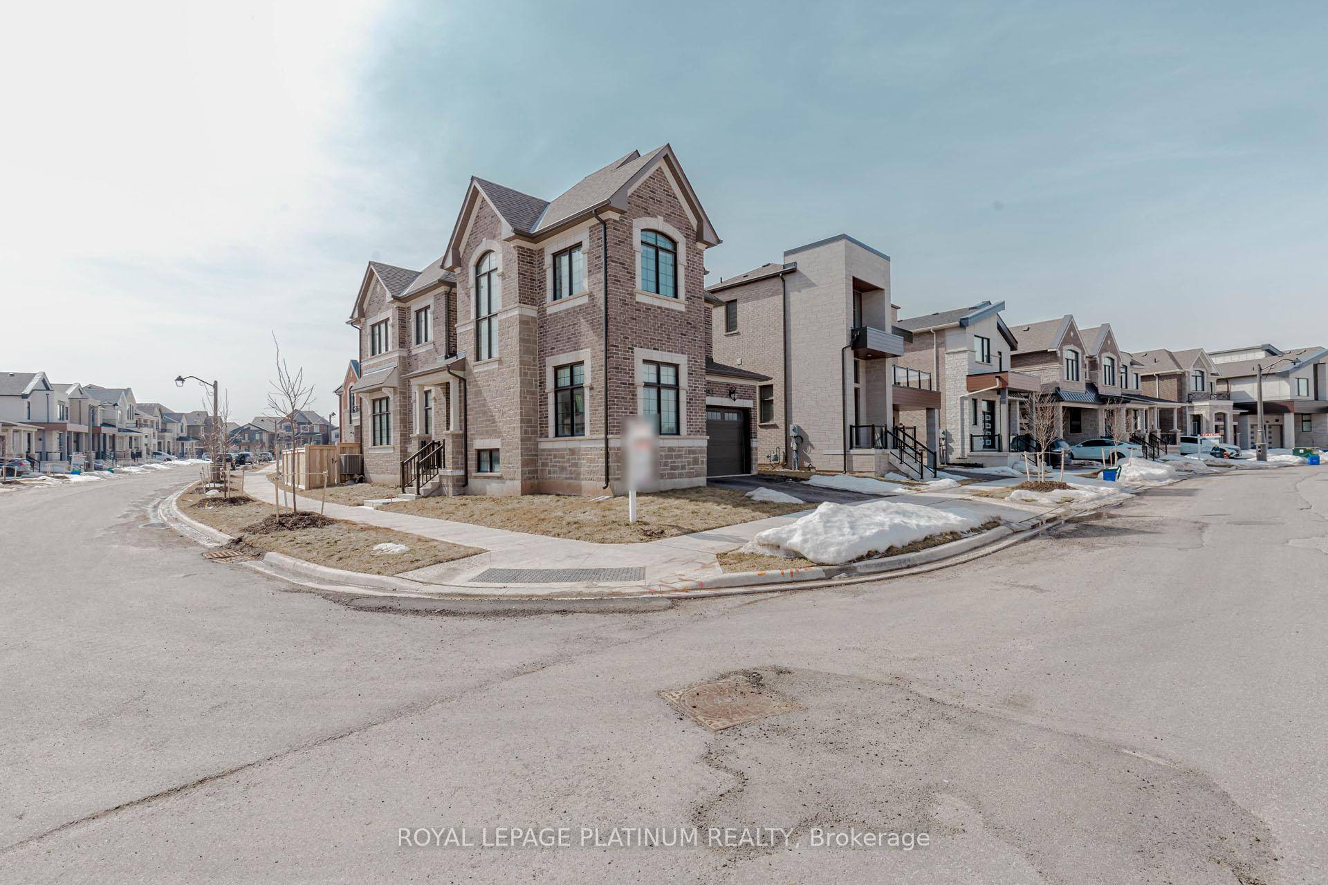 This stunning 4 bedroom corner unit home offers a perfect blend of luxury and comfort, with an abundance of outdoor space and breathtaking views.