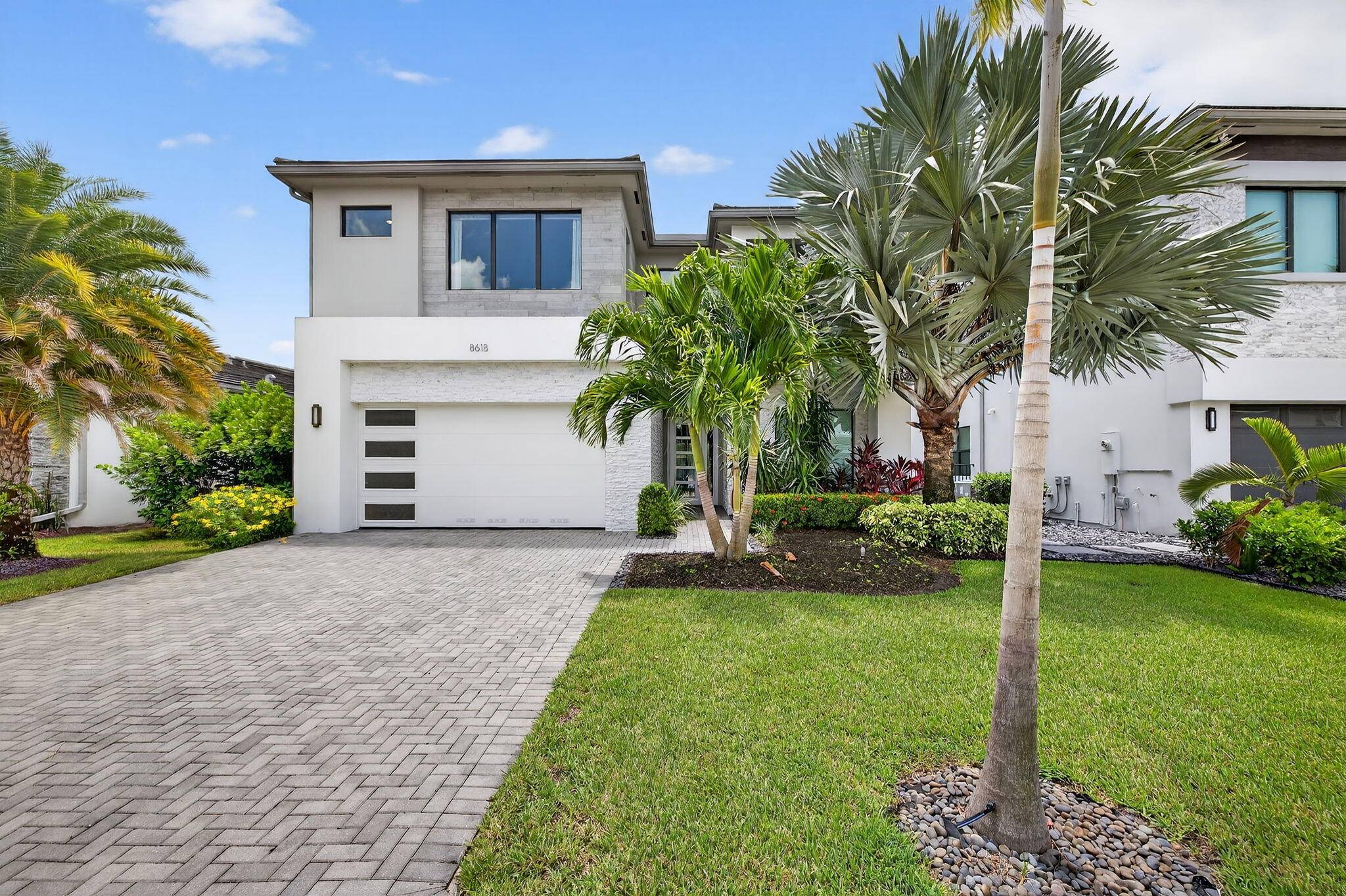 Resort Style Living in a Prime Lakefront Mariana Model !