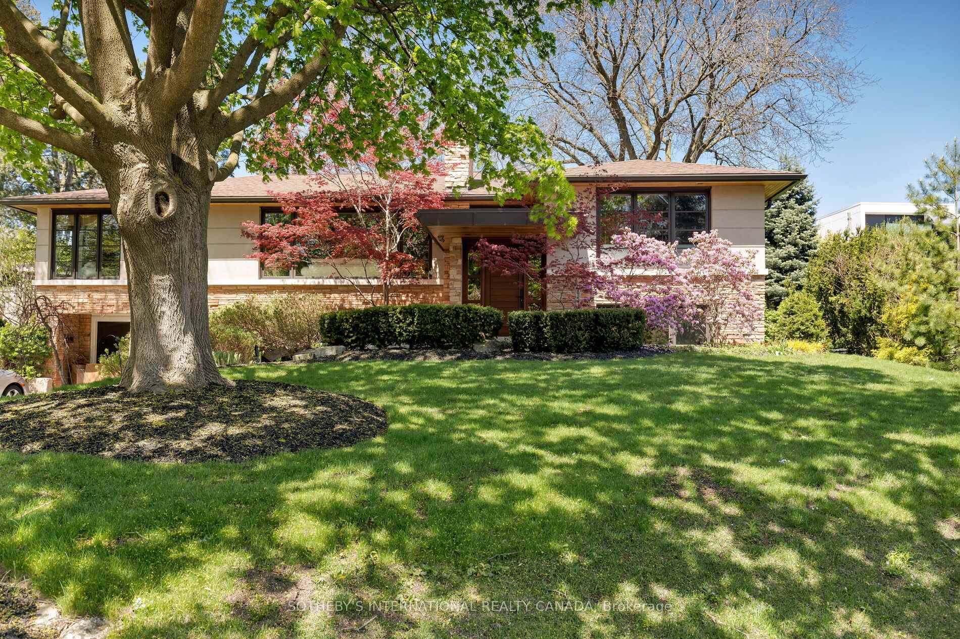Welcome to Princess Anne Manor Court, a rare gem on one of Etobicoke's most coveted cul de sacs.