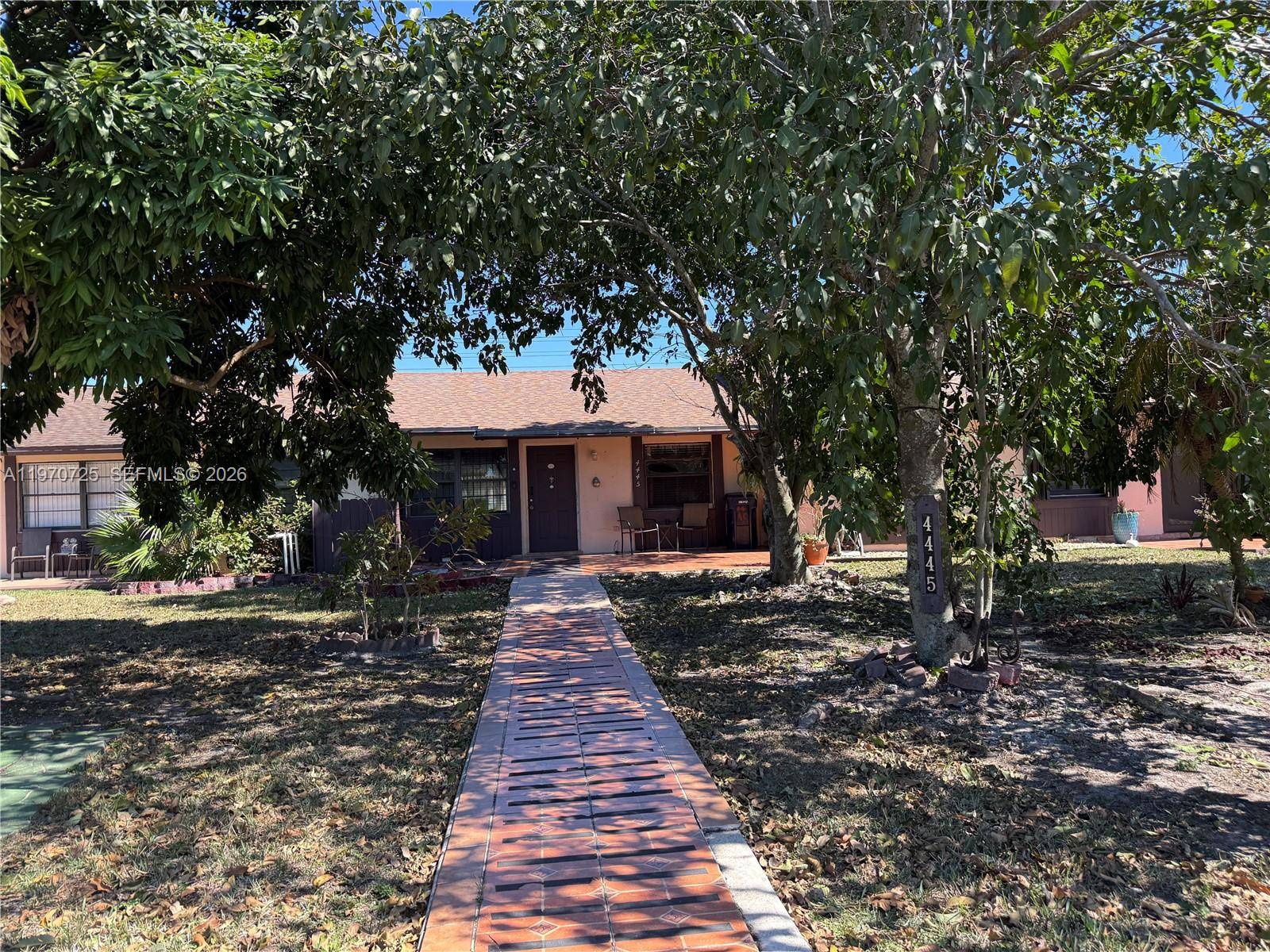 Great 3 bedroom 2 bath townhome in Kendall.