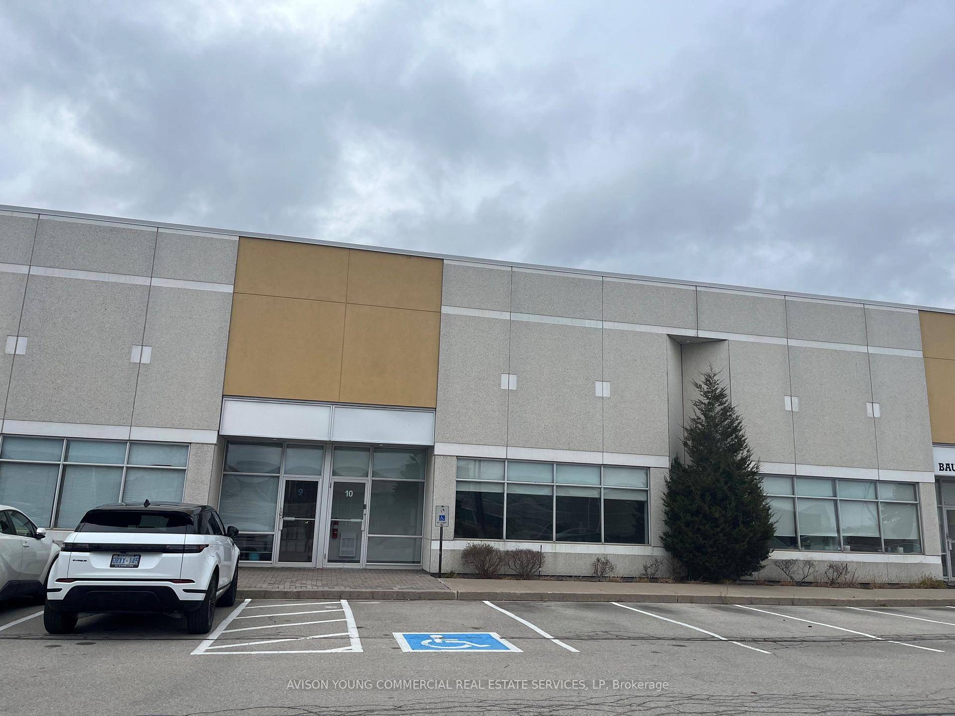 Model Suite ! Prime industrial unit located in the prestigious Western Business Park.