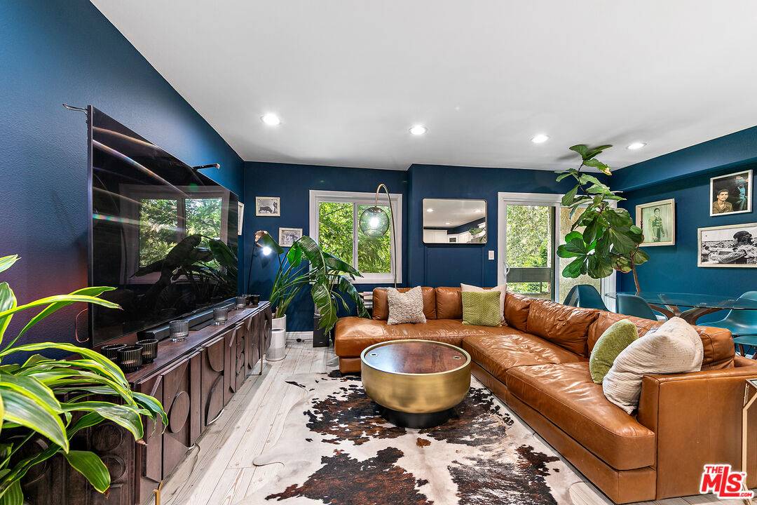 2700   Cahuenga Blvd 1BR Hollywood Hills East La