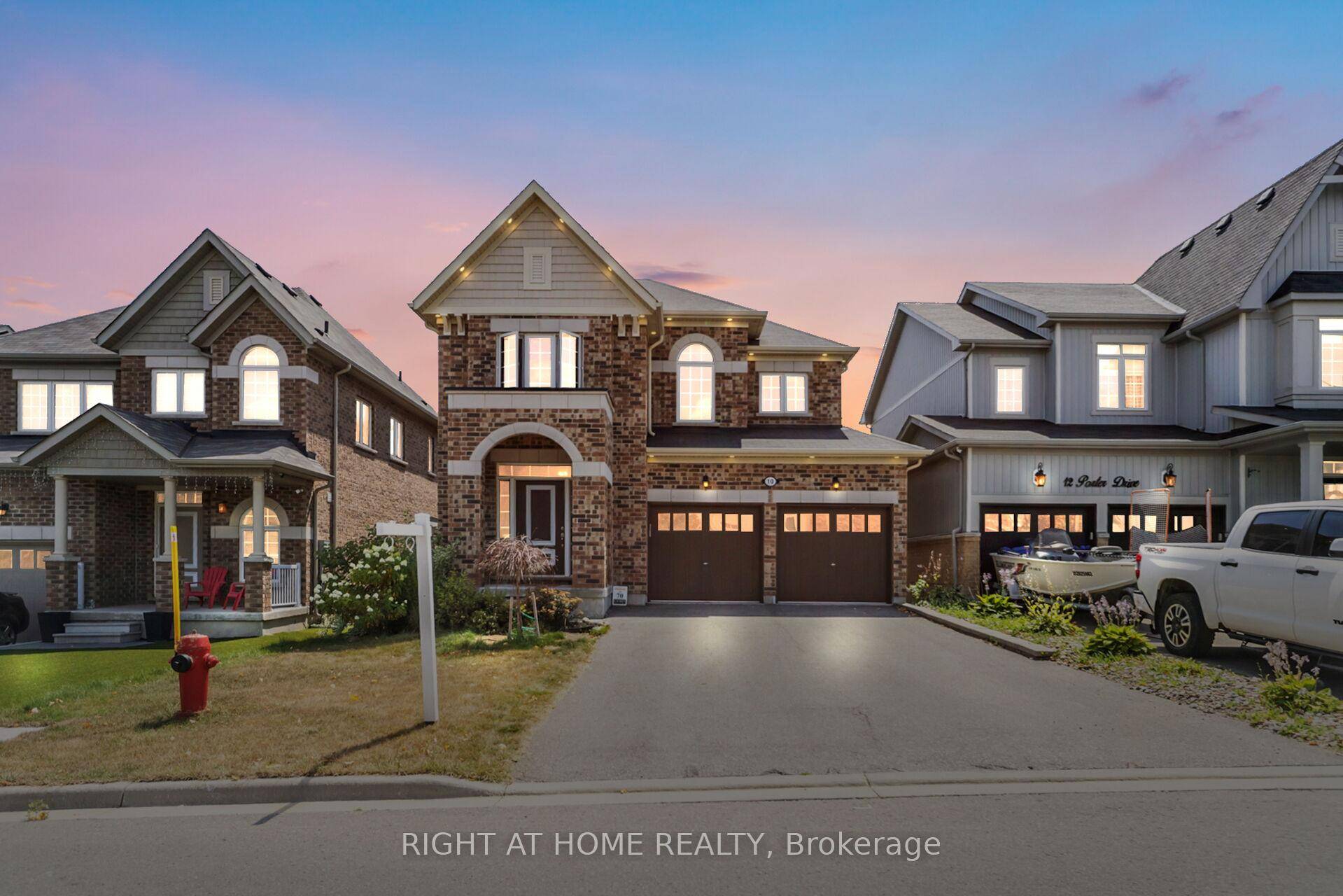 Welcome to this stunning all brick, 4 bedroom, 2 storey detached home in the rapidly growing town of Orangeville.