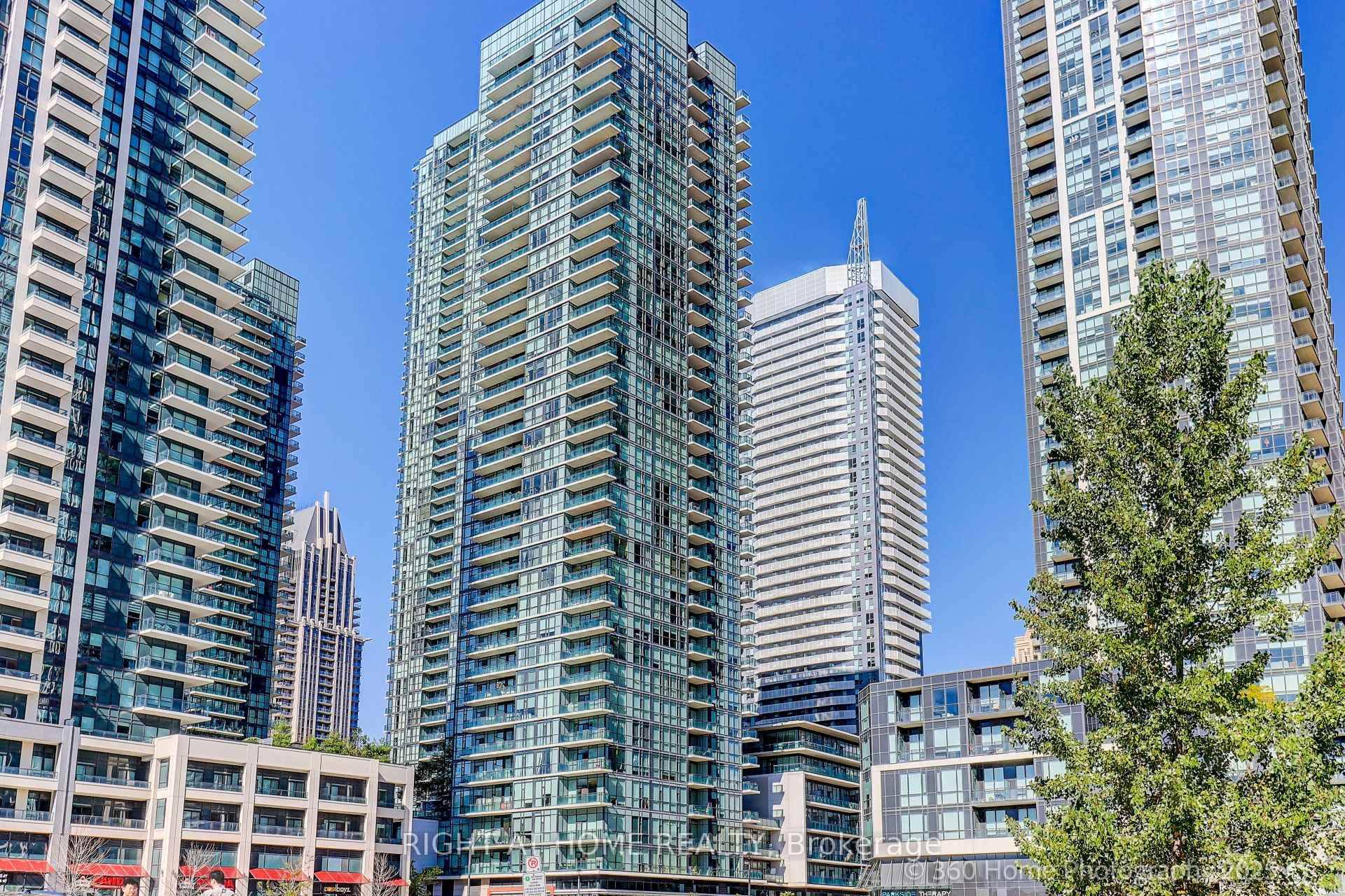 Stunning ! Right At The Heart Of The City !