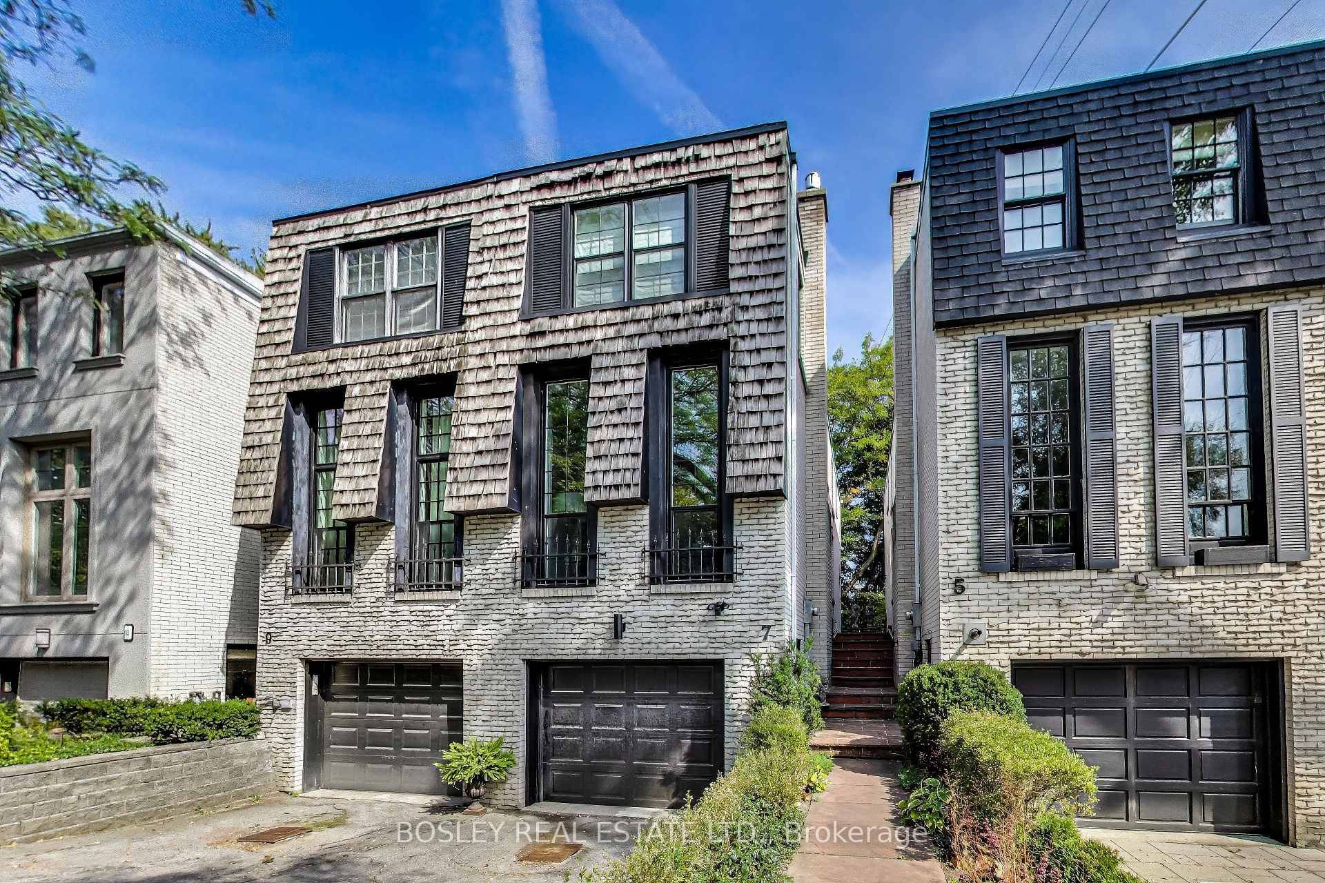 YOUR SUMMERHILL STORY On a quiet cul de sac, facing Robertson Davies Park, this 3 bedroom, 3 bathroom semi detached home stands apart.