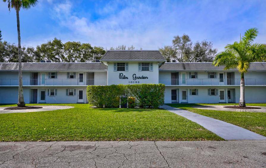 Renovated 2 BR, 2 BA light and bright condo located close to all that Gardens has to offer.