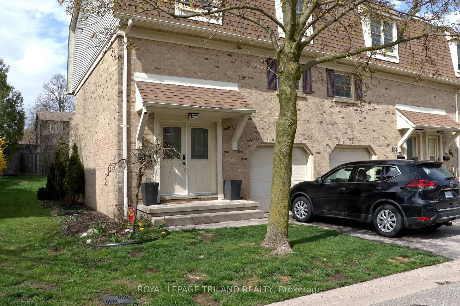FANTASTIC FOUR BEDROOM END UNIT IN A QUIET, WELL MAINTAINED COMPLEX.