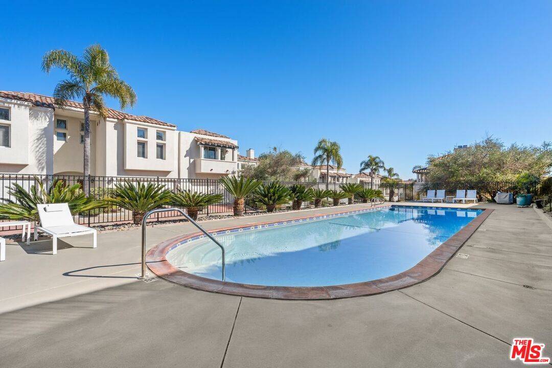 6435   Zumirez Dr 3.0 Malibu LA