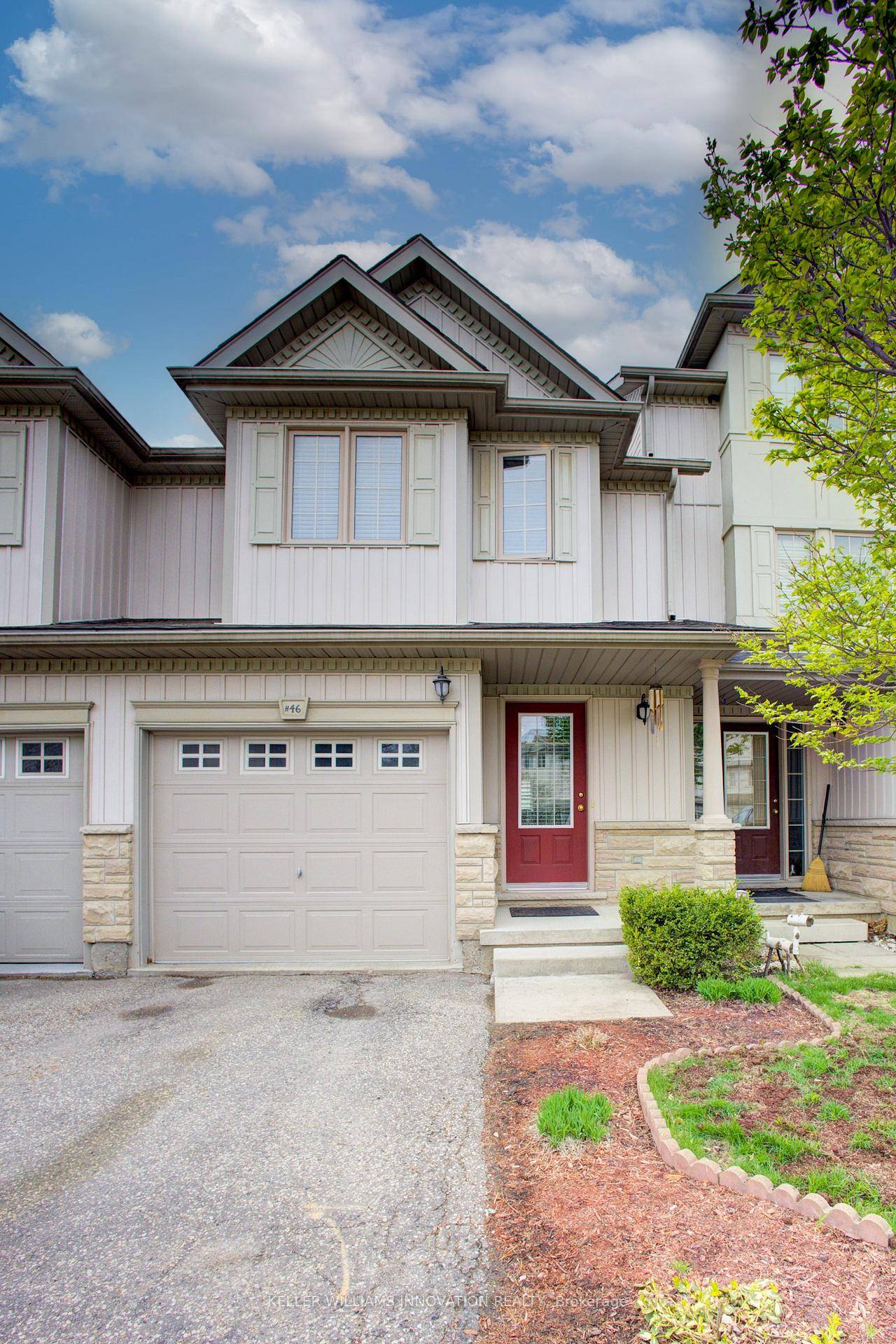 Welcome to Unit H46 at 85 Bankside Drive a well cared for townhouse in a quiet, family friendly complex that suits a wide range of buyers.