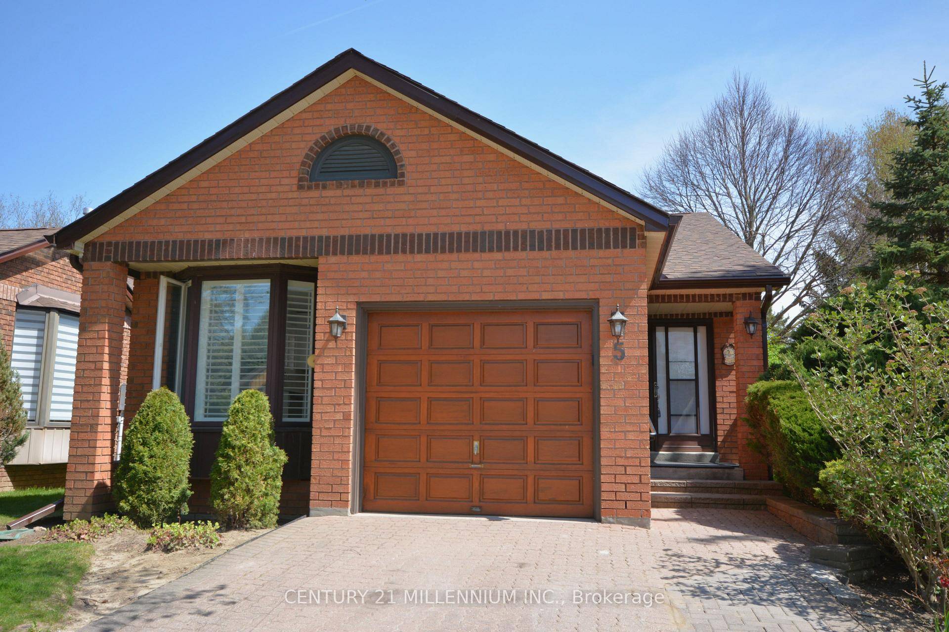 Exceptional Brick Exterior Detached Bungalow in this adult lifestyle community 1 hour from Toronto with 2 Golf Courses, Walking Trails and a Nottawasaga Resort with indoor pool and activities all ...