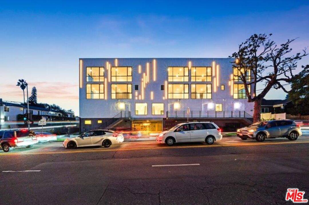 307 N Wilton Pl 3BR Mid Wilshire La