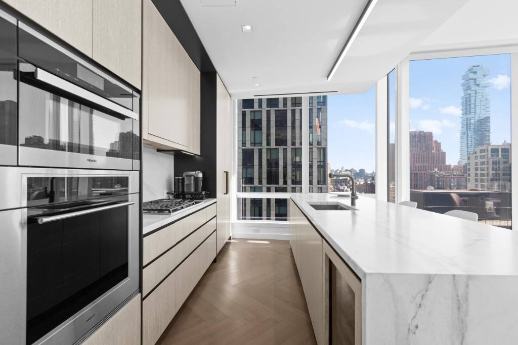 A MUST SEE ! ! ! ! ! ! ! Perched on the 17th floor, this beautiful, sun filled 2 bedroom, 2.