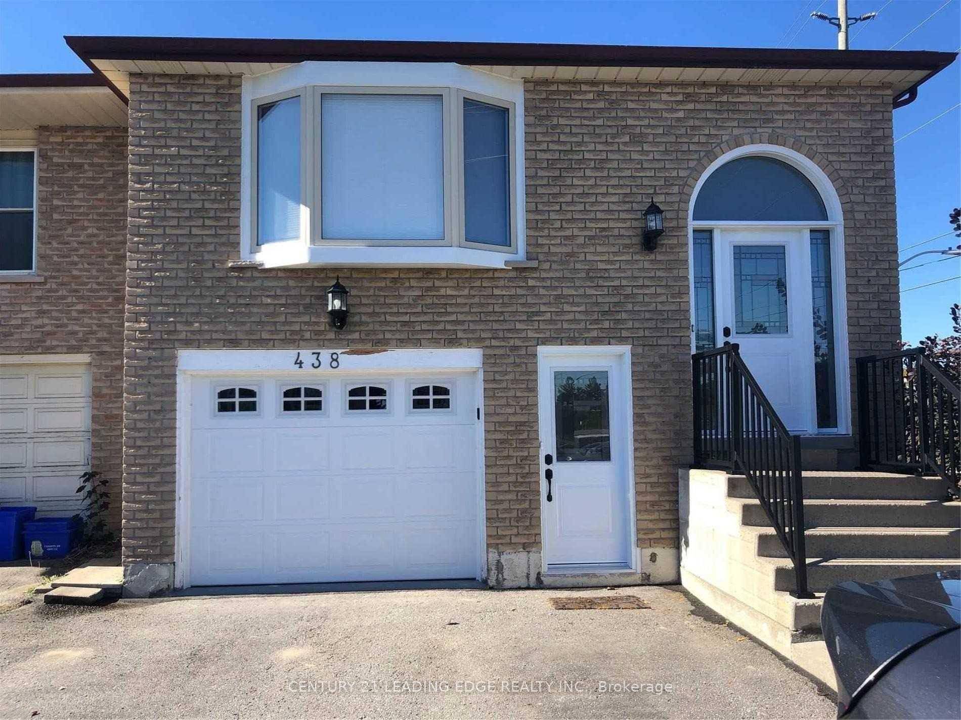 Beautiful Raised Bungalow in Bradford Community, Main Level ONLY.