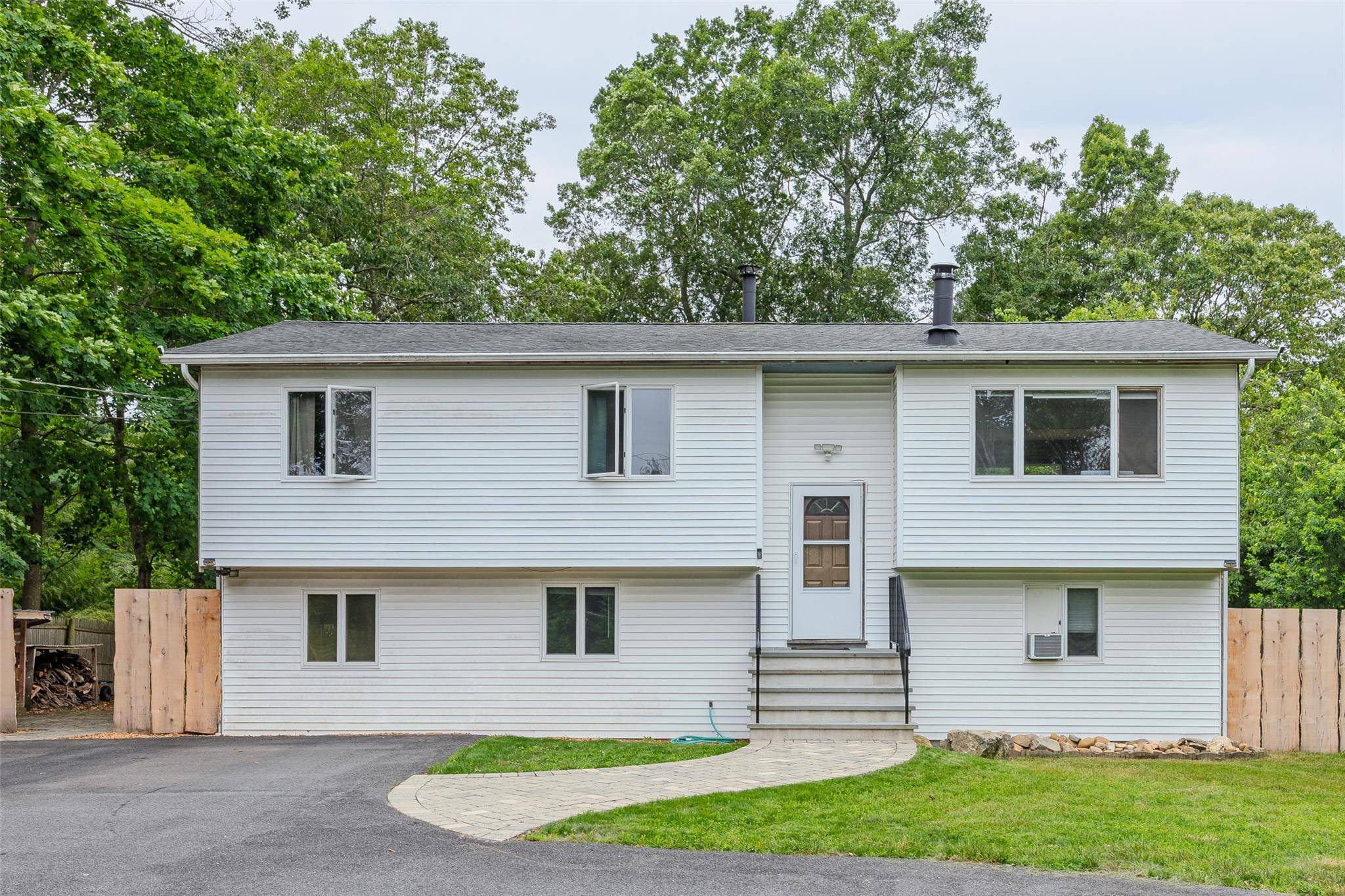 Calling all investors, multi generational buyers, and outdoor enthusiasts !