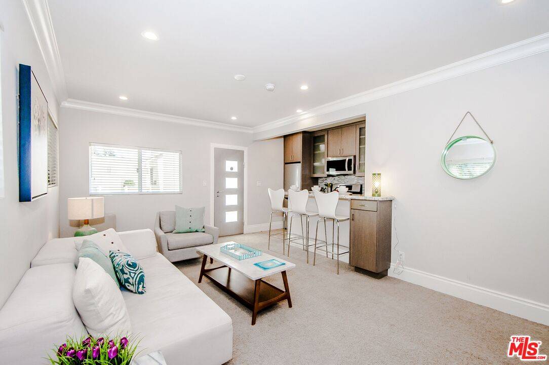 2101 OCEAN AVE 1.0 Santa Monica LA