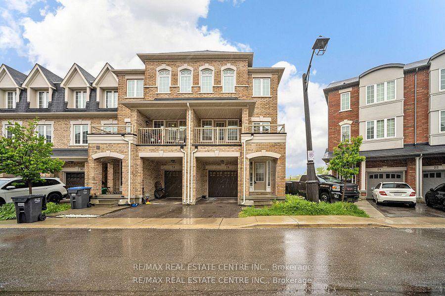 Stunning Freehold Townhouse Backing Onto a Ravine in Desirable Heart Lake !