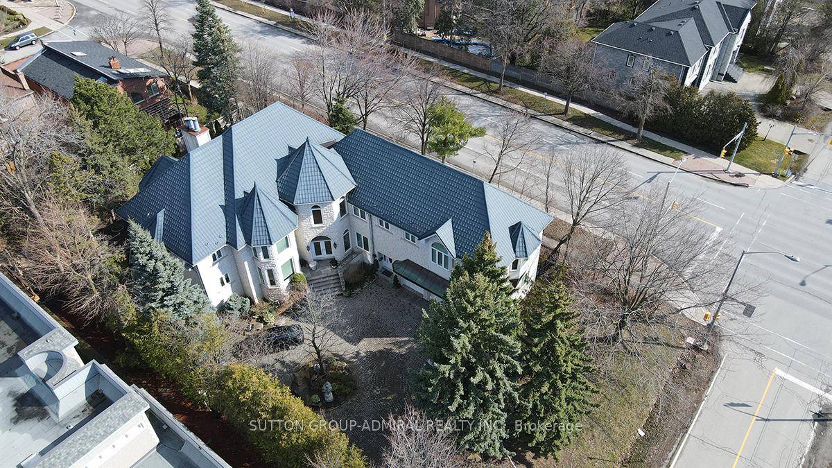 Welcome to Luxury on Arnold Avenue, Thornhill's Prestigious Street !