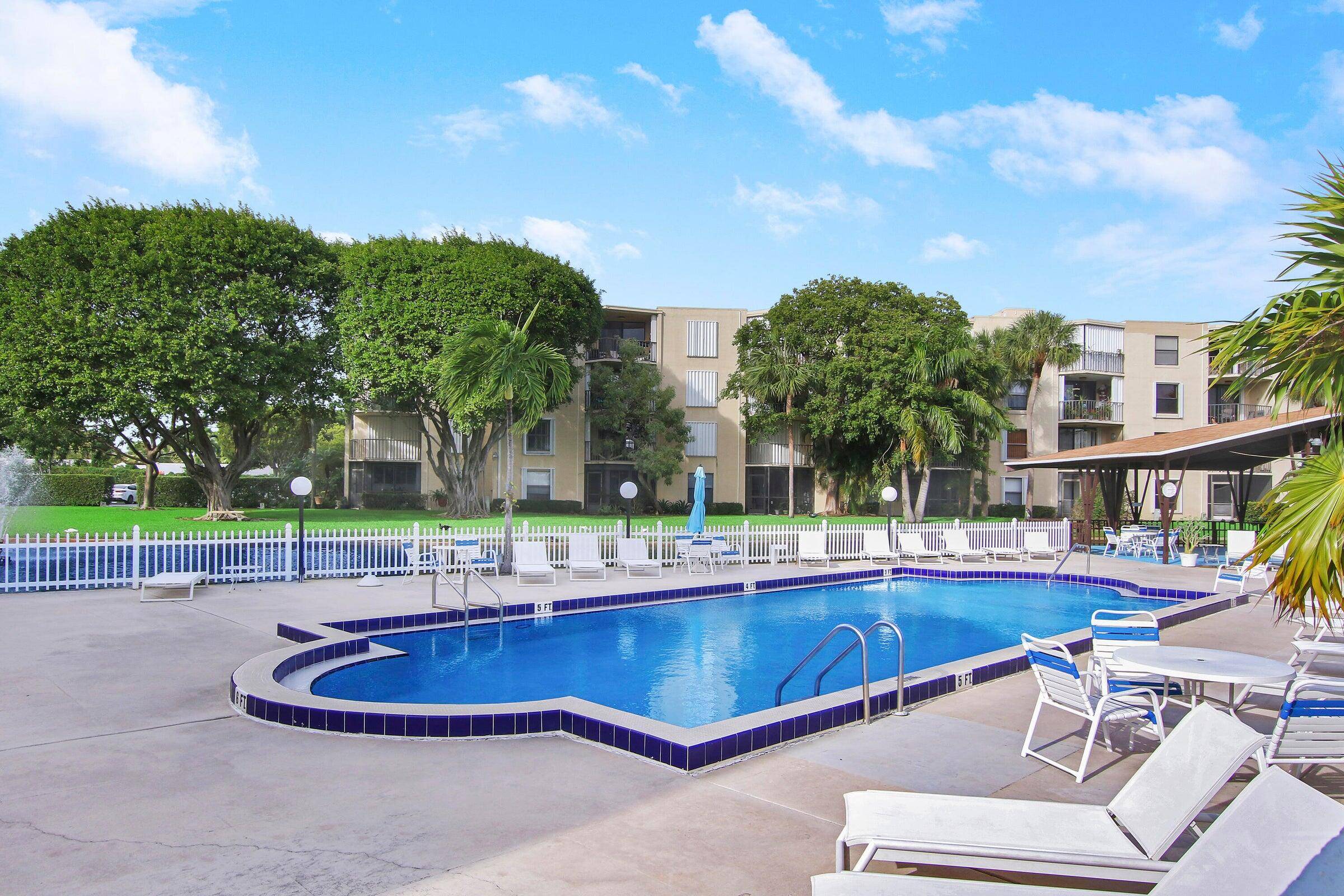 Discover condo living on the water in Lantana, FL !
