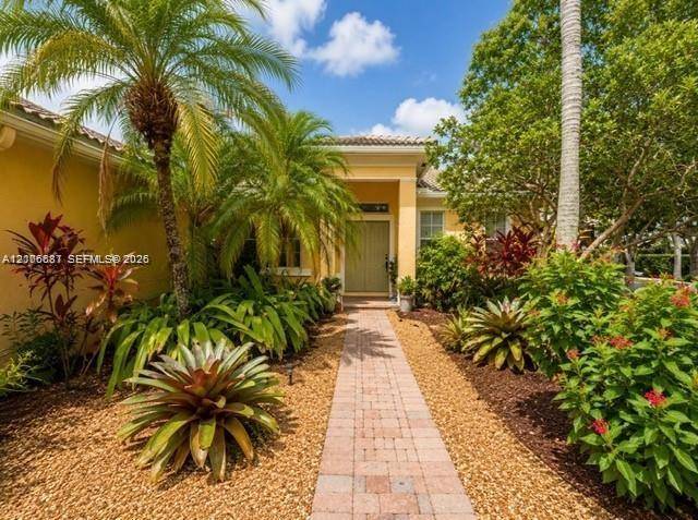Great desirable Weston ! This bright and spacious residence features an open floor plan and a gorgeous kitchen with 42 cabinets, breakfast area, and convenient snack bar.