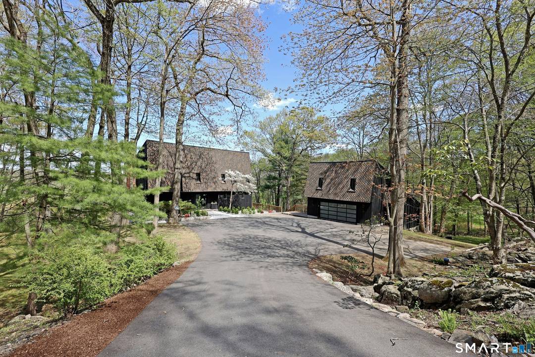 Hampton Heights Extraordinary architecture views in this Mid Century modern deck home set back privately w panoramic sweeping vistas of Lake Mamanasco Turtle Pond.