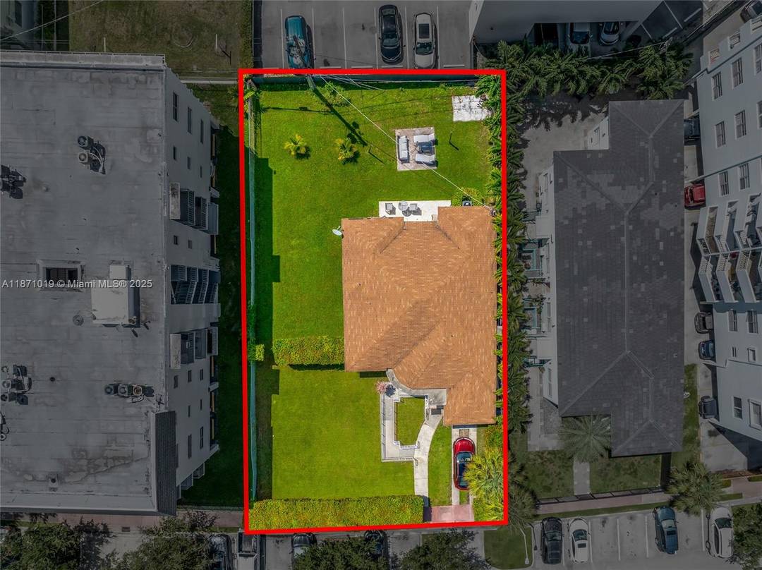 Positioned on an 8, 822 SF lot with a 1, 968 SF existing building, this 4 unit property is already producing 4, 400 m giving a developer in place income ...