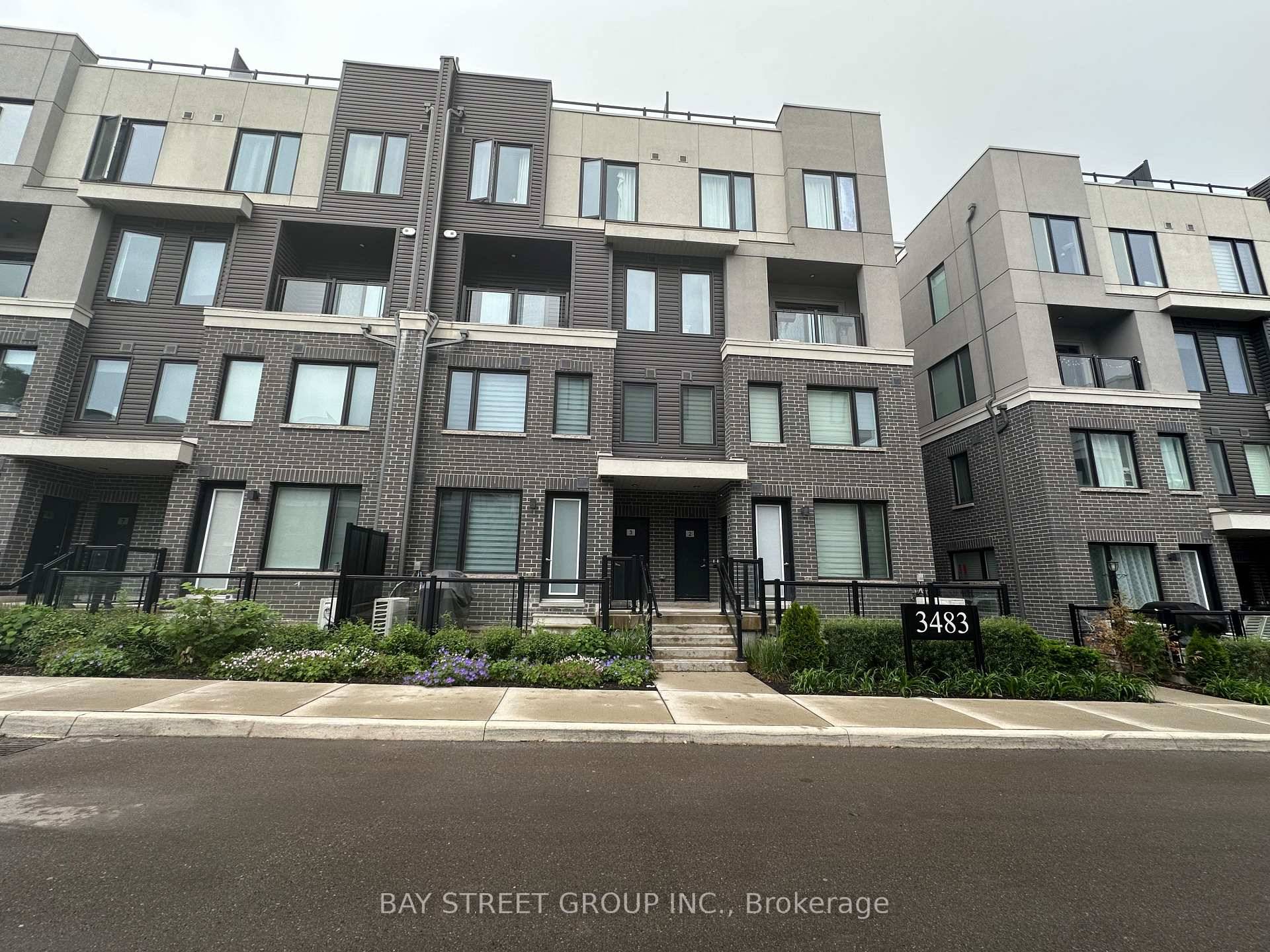 Stunning 3 Bedrooms amp ; 3 Baths Stacked Townhouse Upper Level, End Unit One Parking Included Located in One Of Most Sought Area Of Erin Mills.