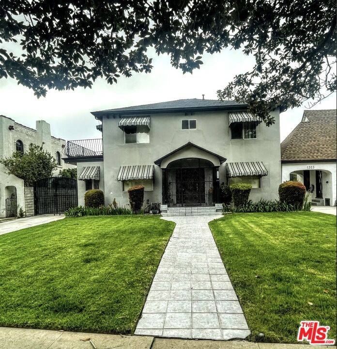 1329  S Genesee Ave 3BR La