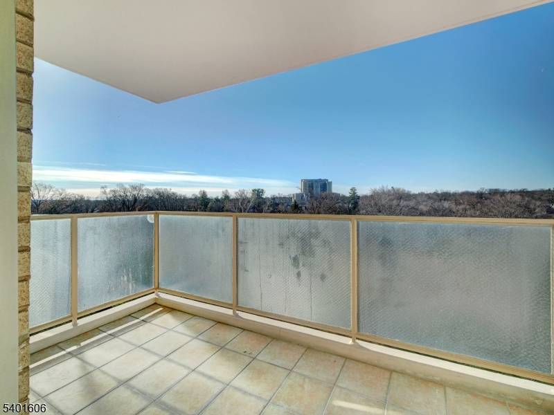 This gorgeous totally redone COOP is unlike any you have seen at Harrison Park Towers !