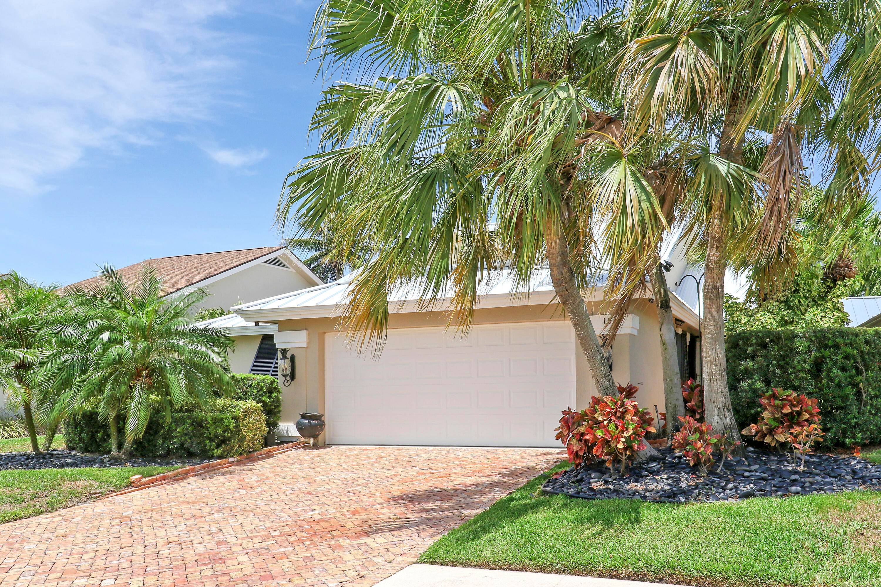 Your dream beach getaway awaits !