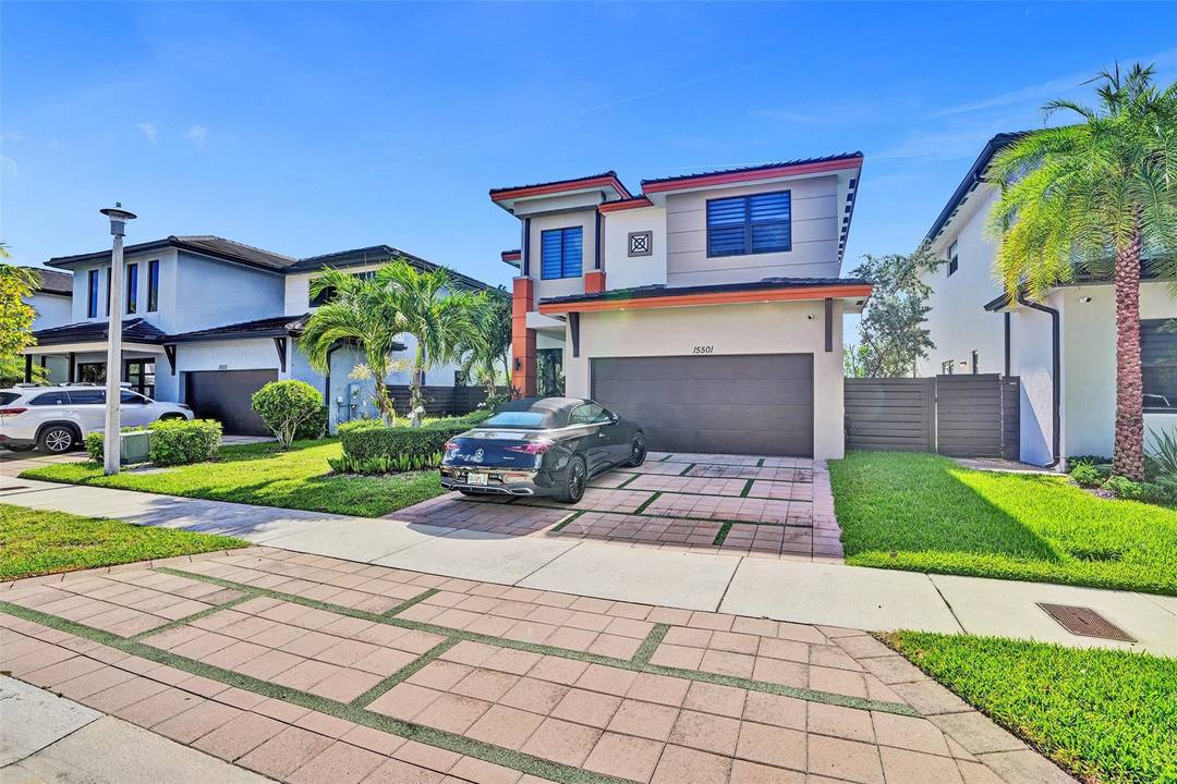 Life is better here ! This 5BR 3.