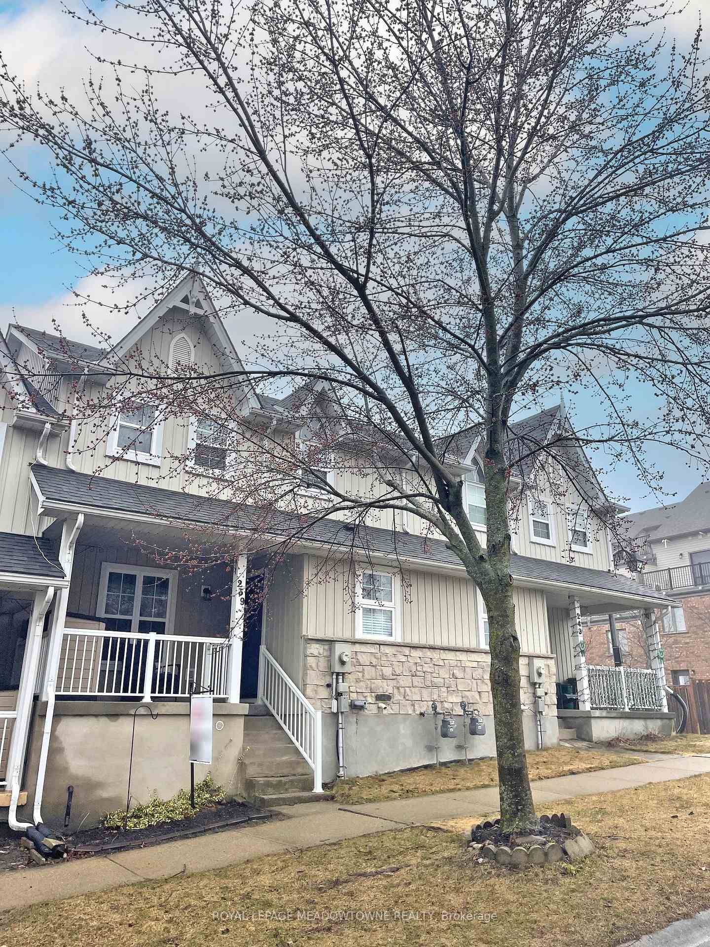 Warm amp ; inviting MOVE IN READY home awaits you in a family friendly Rockwood neighbourhood.