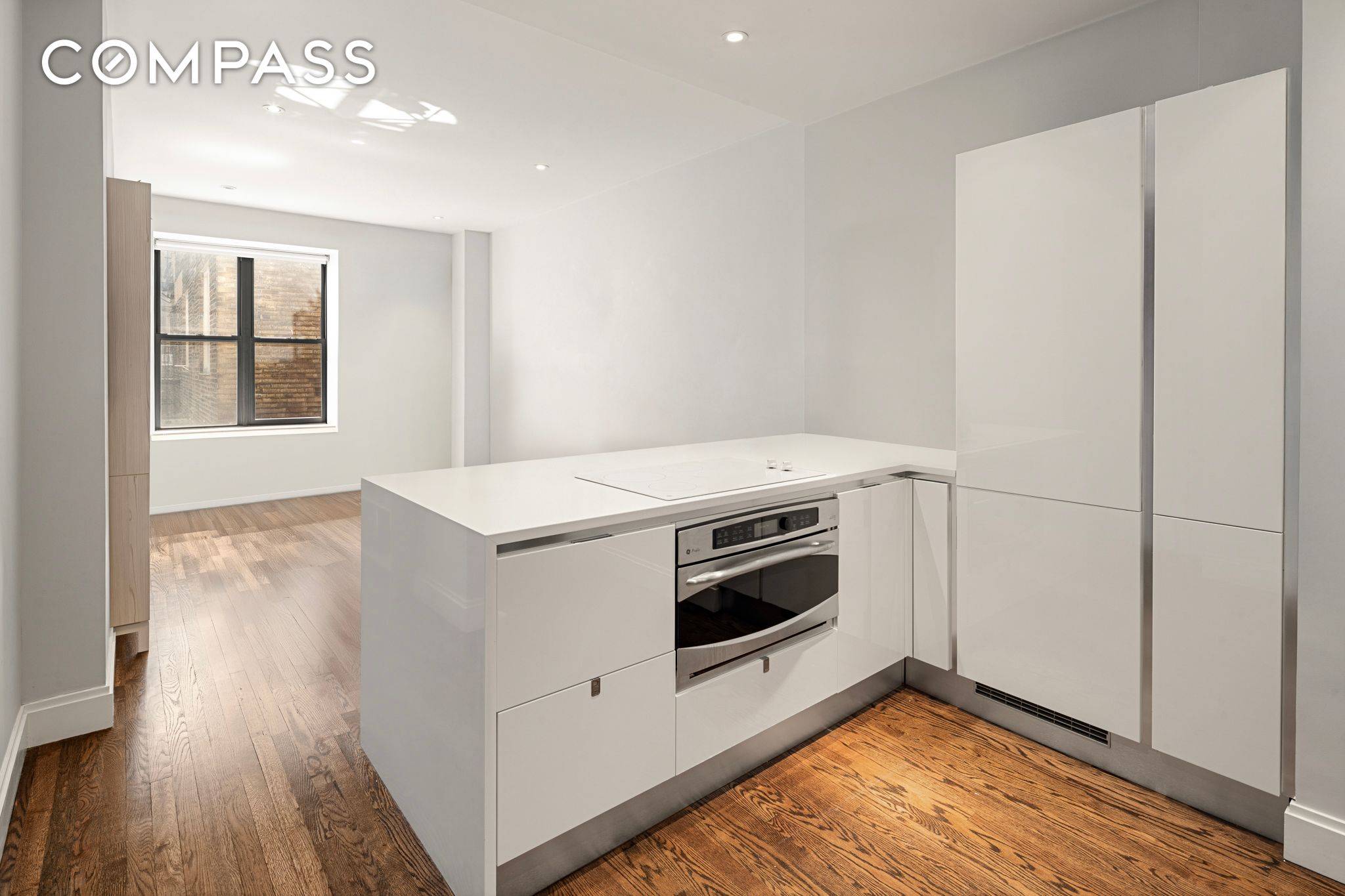 This beautiful Greenwich Village 1 Bedroom home has been completely renovated and is in pristine move in condition.